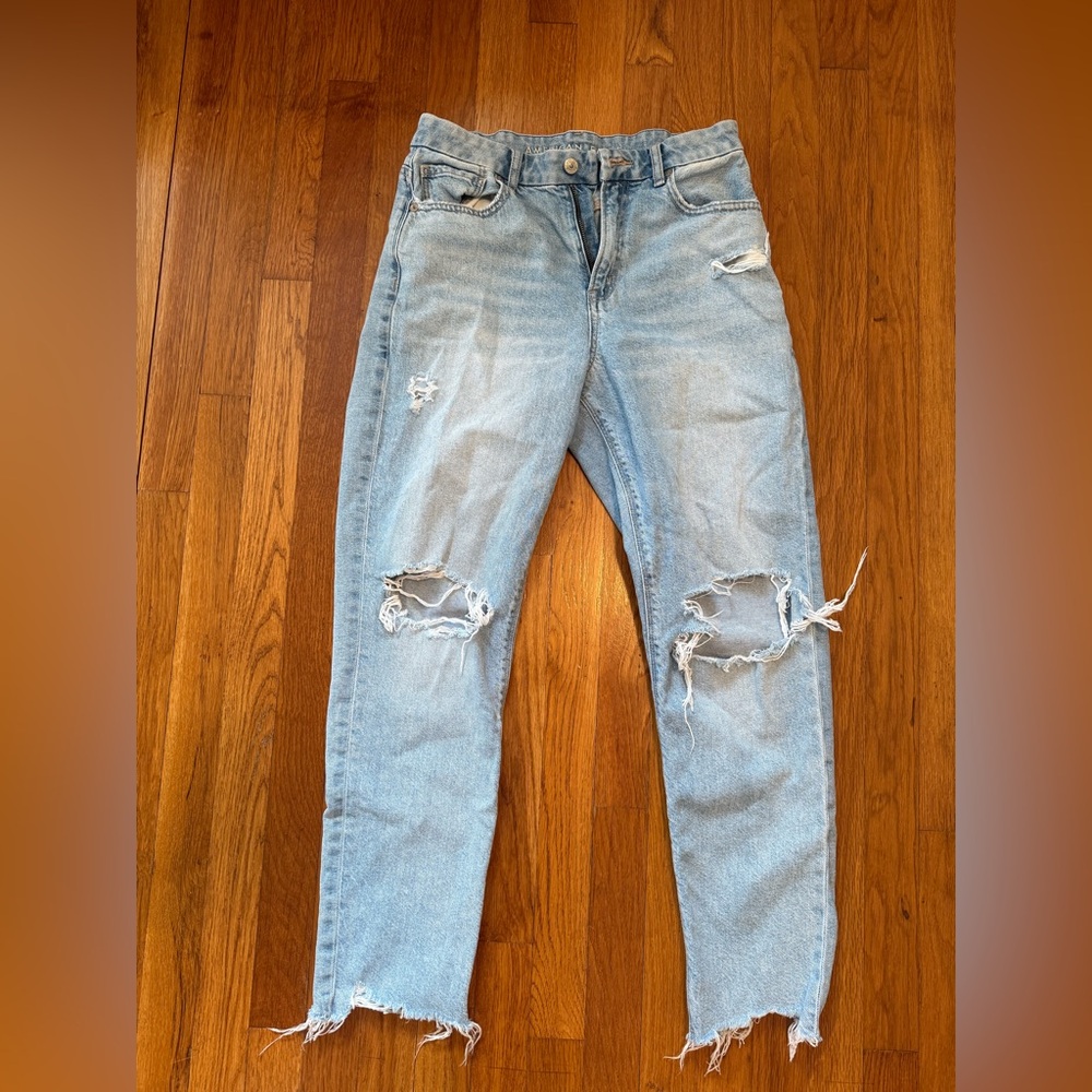 American Eagle Ripped Jeans Size 6